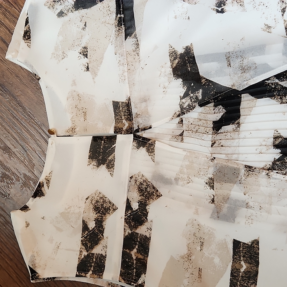 Top - Picture 4 of 16